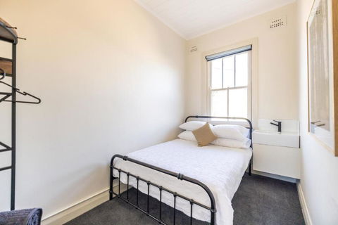 The Middle - Accommodation Gladstone 2