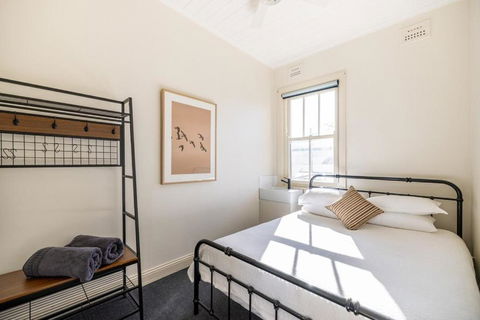 The Middle - Accommodation Gladstone 1