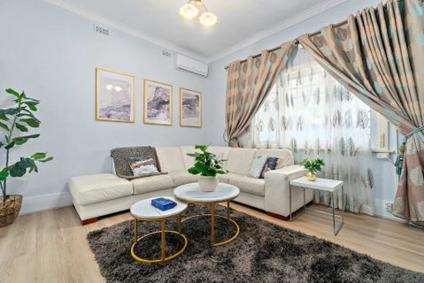 The Newly Renovated - Maylands Vacation Home - Accommodation Gladstone 2