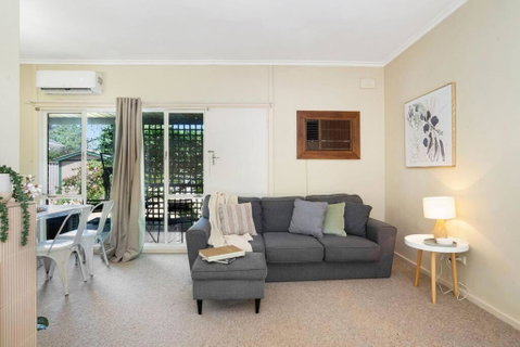 The Peach Tree 2 Bed Home - Accommodation Gladstone 1