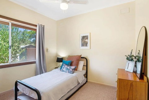 The Peach Tree 2 Bed Home - Accommodation Gladstone 2