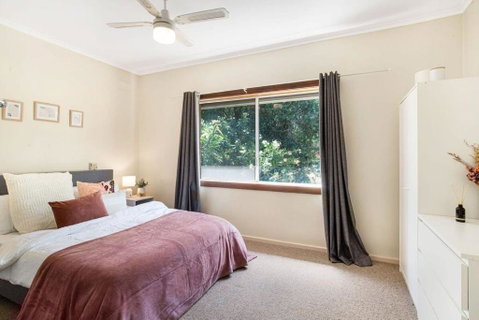 The Peach Tree 2 Bed Home - Accommodation Gladstone 3
