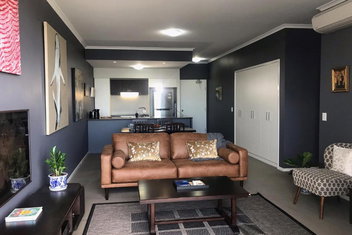 The Perfect Host @ Curtis Apartments with Accommodation Gladstone
