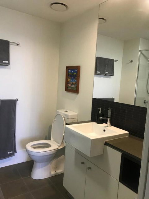 The Perfect Host @ Curtis Apartments - Accommodation Gladstone 1