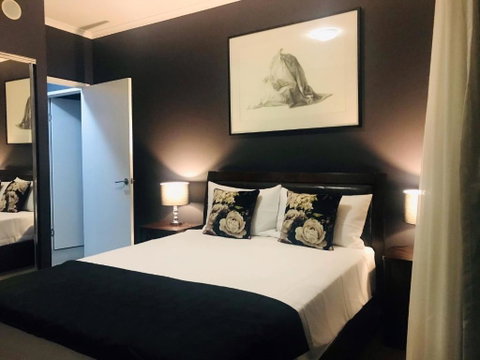 The Perfect Host @ Curtis Apartments - Accommodation Gladstone 2
