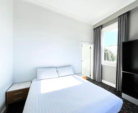 The Sunnyside Tavern, Broadmeadow - Accommodation Gladstone 0
