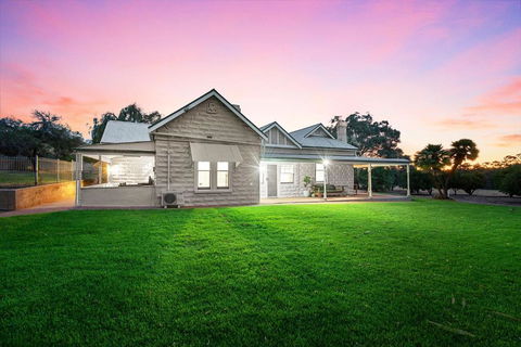 The River Block - Accommodation Gladstone 1