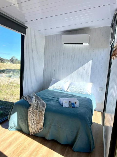 The Rocky At Stones Throw Away By Tiny Away - Accommodation Gladstone 2