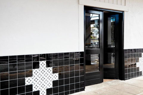 The Royal Hotel, Drouin - Accommodation Gladstone 3