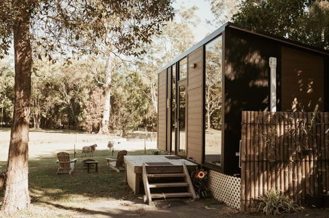 The Stables By Tiny Away - Accommodation Gladstone 1