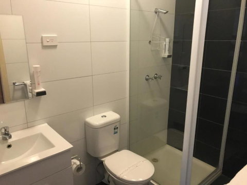 The Wharf Hotel - Accommodation Gladstone 0