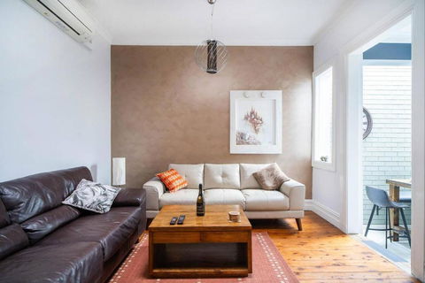 The Young - A Peaceful Parkside Delight - Accommodation Gladstone 3