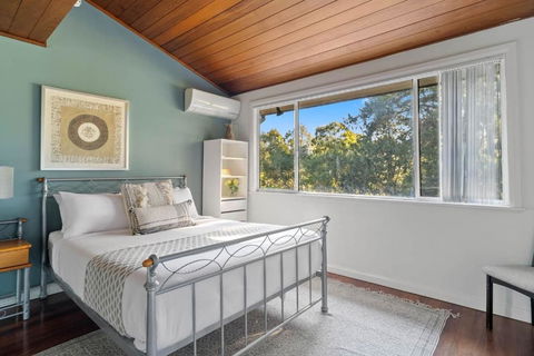 The Young - A Peaceful Parkside Delight - Accommodation Gladstone 0