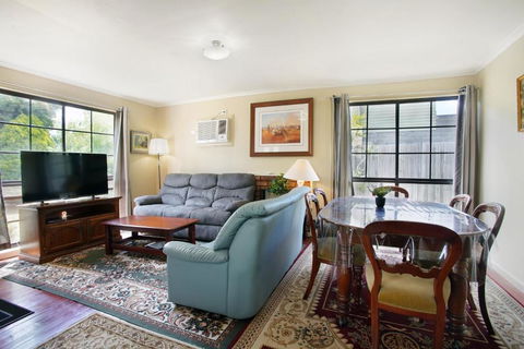 Three Bedroom Sweet Retreat In Coburg - Accommodation Gladstone 0