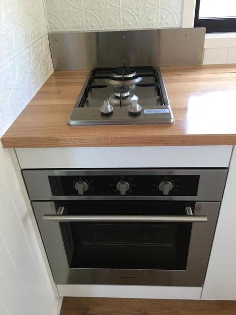 Tiny House - Accommodation Gladstone 2