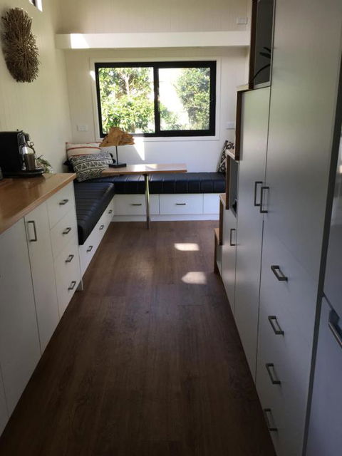 Tiny House - Accommodation Gladstone 3