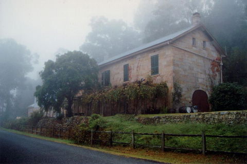 Tizzana Winery Bed And Breakfast - Accommodation Gladstone 0