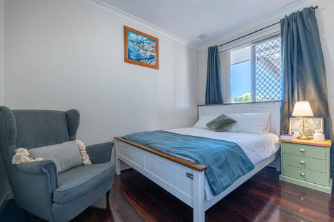 Warmth House Nr Airport 2rooms 5beds Yard N Parking - Accommodation Gladstone 1