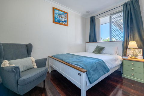 Warmth House Nr Airport 2rooms 5beds Yard N Parking - Accommodation Gladstone 2