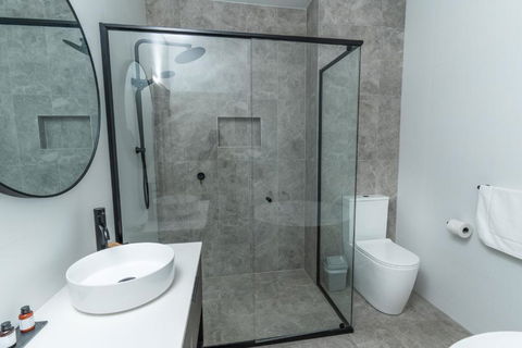 Warners At The Bay - Accommodation Gladstone 3