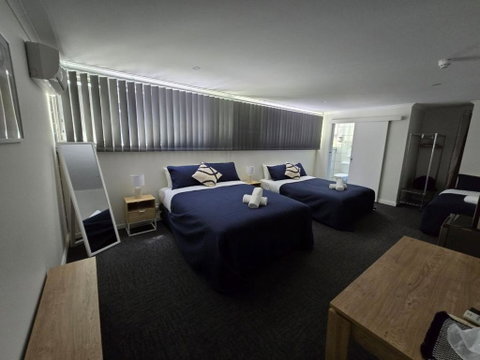 Warners Bay Hotel - Accommodation Gladstone 3