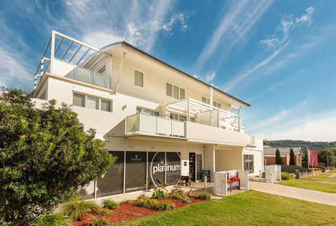 Warners Bay Apartments - Accommodation Gladstone 1