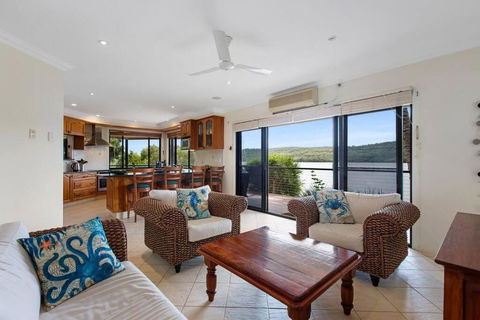 Waterfront, Deep Water Pontoon, Views To Straddie - Accommodation Gladstone 1