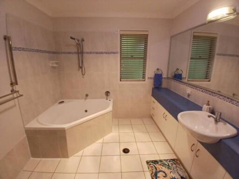 Welcome To Once Upon A Tide - Accommodation Gladstone 2