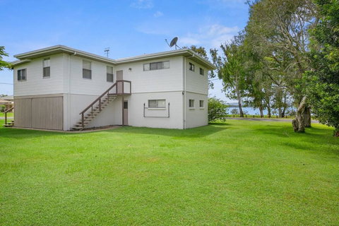 Welcome To Waterfront Views - Accommodation Gladstone 1