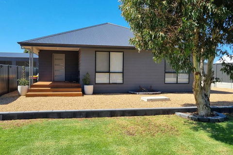 Wellington Marina70 - Accommodation Gladstone 1