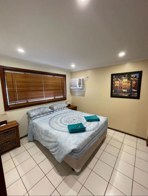 Wildsights Beach Units - Accommodation Gladstone 3