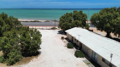 Wildsights Beach Units - Accommodation Gladstone 0