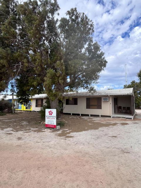 Wildsights Beach Units - Accommodation Gladstone 2