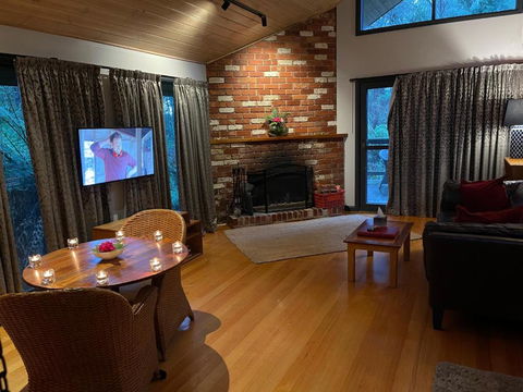 Woodlands Rainforest Retreat - Accommodation Gladstone 0