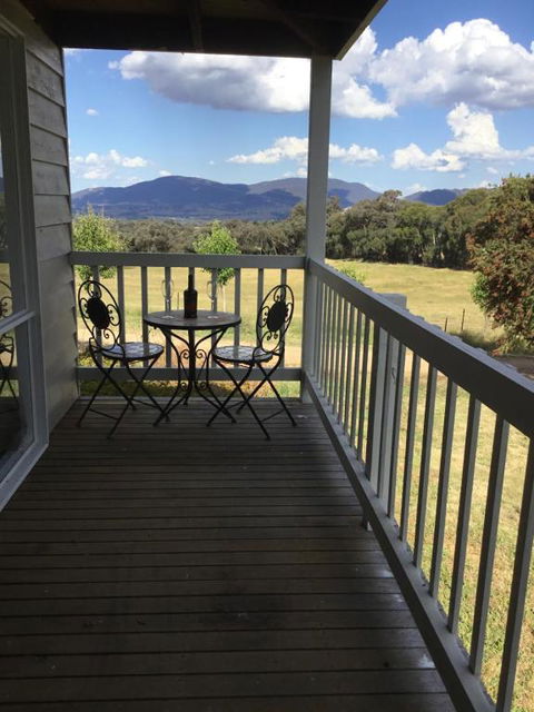 Yackandandah Farm Homestead - Accommodation Gladstone 2