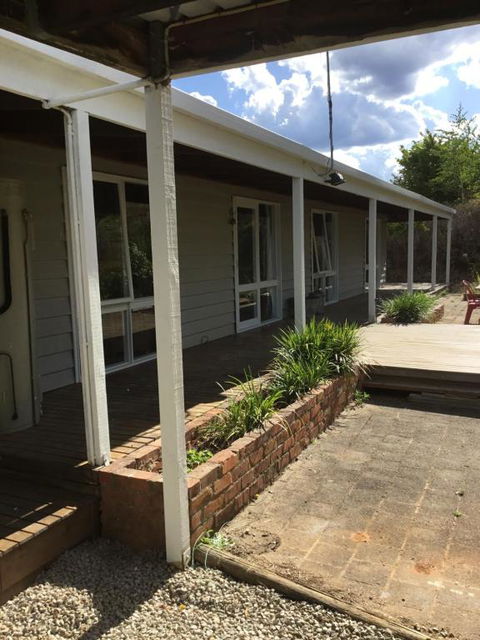 Yackandandah Farm Homestead - Accommodation Gladstone 3