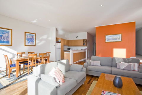 Apartment 35 Pacific Apartments - Accommodation Gladstone 3