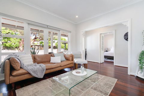 Guildford Cottage By Swan Bnb Management - Accommodation Gladstone 1
