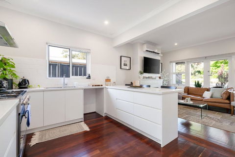 Guildford Cottage By Swan Bnb Management - Accommodation Gladstone 2