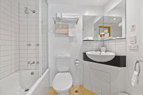 YEHS Hotel Melbourne CBD - Accommodation Gladstone 2
