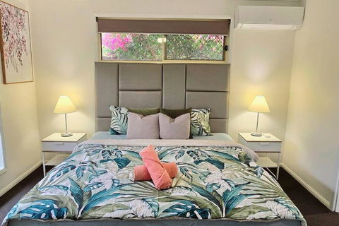 Relaxing Hamptons Style Home In Forest Lake - Accommodation Gladstone 0