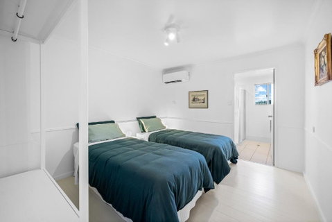 Spearmint House - Art Deco Gem In Misty Mountains - Accommodation Gladstone 2