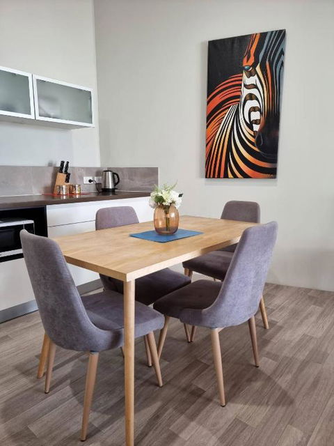 Waverley Apartment D-one Bedroom Wifi Available - Accommodation Gladstone 0