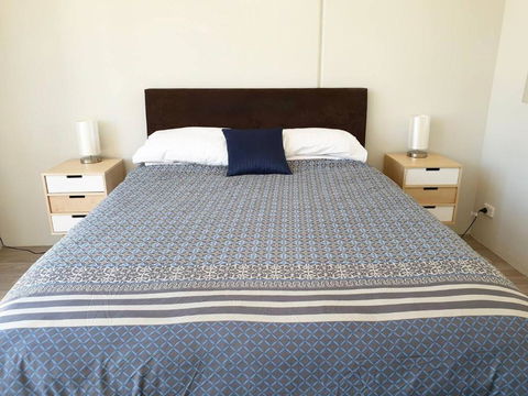 Waverley Apartment E-one Bedroom Wifi Available - Accommodation Gladstone 2