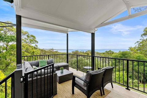 YARABIN - Luxury Home With Ocean Views - Accommodation Gladstone 0