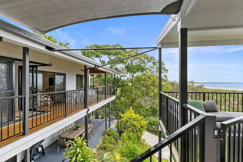 YARABIN - Luxury Home With Ocean Views - Accommodation Gladstone 3