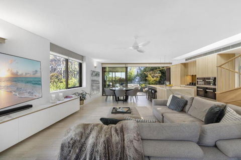 YAWA1B - Bellevue Hill Penthouse - Accommodation Gladstone 1