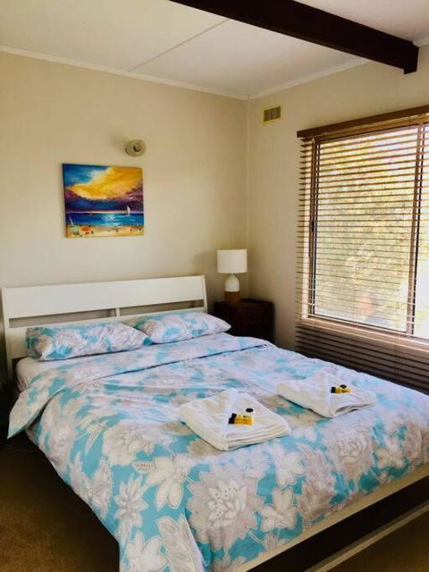 YOLO- Beach-house Views, Near Penguins, Nbn! - Accommodation Gladstone 2