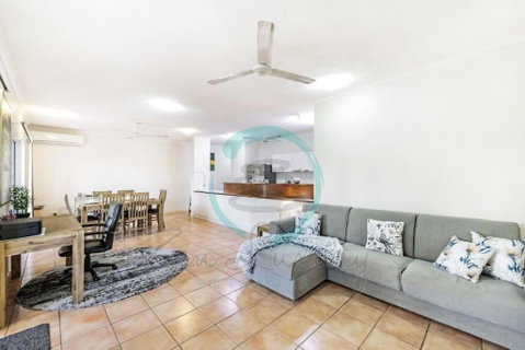 ZEN FORESHORE Cozy 2-BR, 2-BA Holiday Home + Pool - Accommodation Gladstone 0