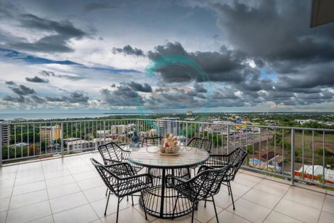 ZEN Pinnacle Penthouse (2) 3-BR Panoramic Retreat - Accommodation Gladstone 0